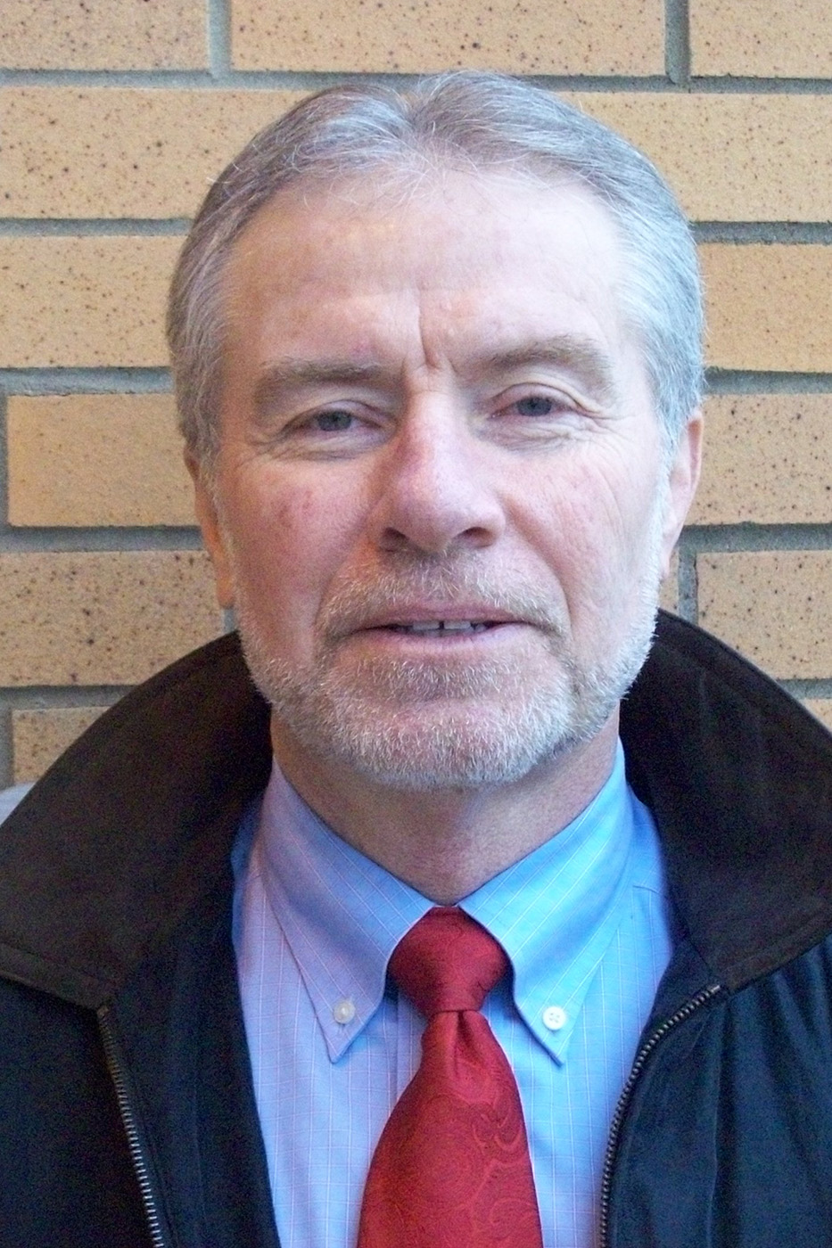 Former director of Stone Lab, Jeffrey Reutter smiles in a suit and fall jacket.