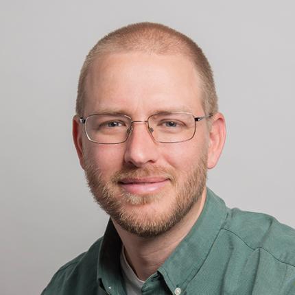 Photo portrait of author Andrew Sharp