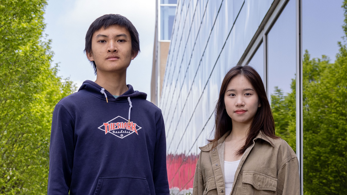 https://alumnimagazine.osu.edu/sites/default/files/inline-images/OSAM_SU23_China_students_hero.jpg