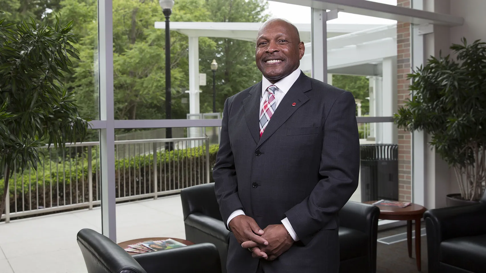 In the lobby of the Longaberger Alumni House, Archie Griffin stands straight with his hands loosely clasped in front of him. He wear a suit, a tie in Ohio State colors and a genuine smile. 