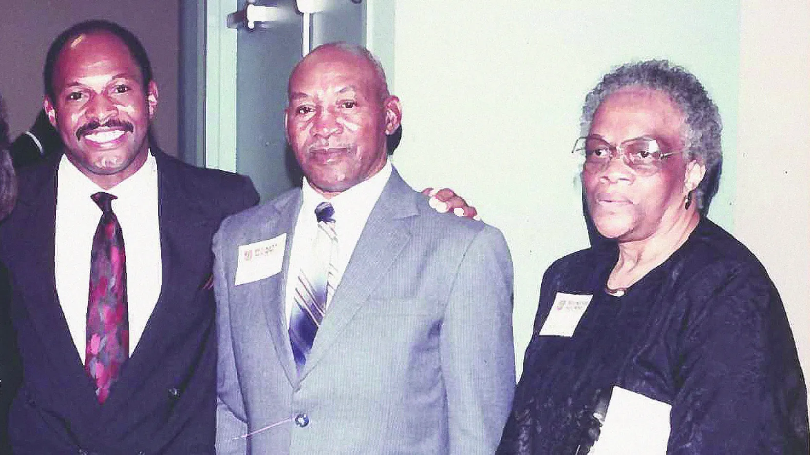 archie griffin stands shoulder to shoulder with his dad and mom