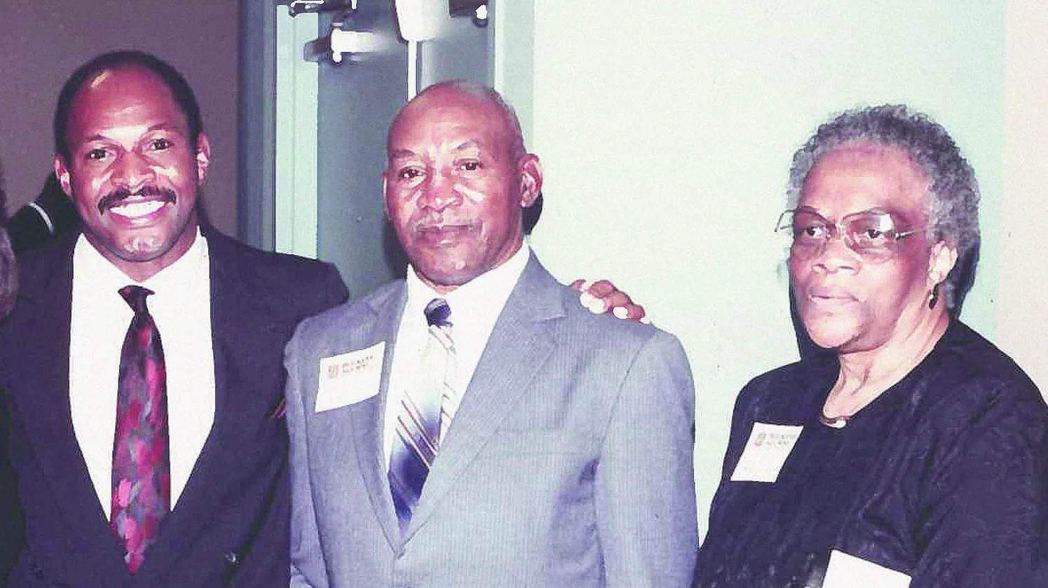 archie griffin stands shoulder to shoulder with his dad and mom