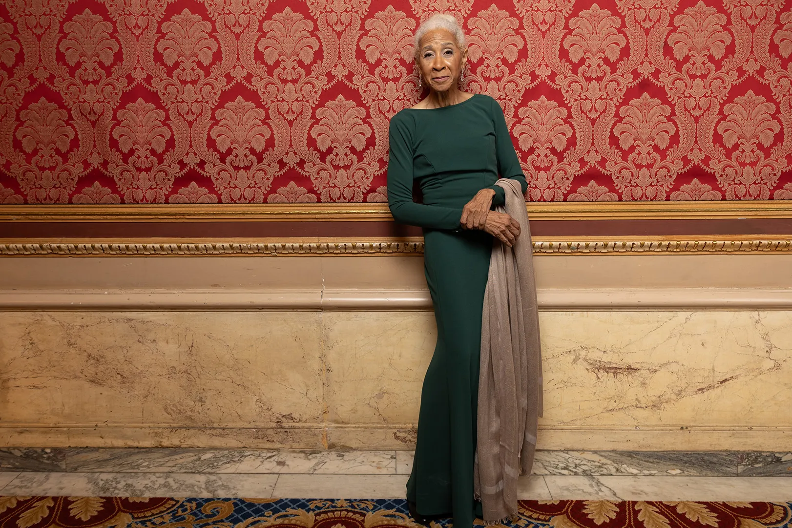 In her elegant column dress, Dianne leans against a wall in the grand Cleveland theatre, looking every bit as impressive as her surroundings.