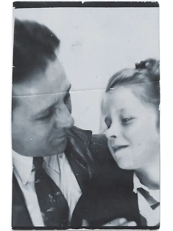 man in suit smiling at daughter