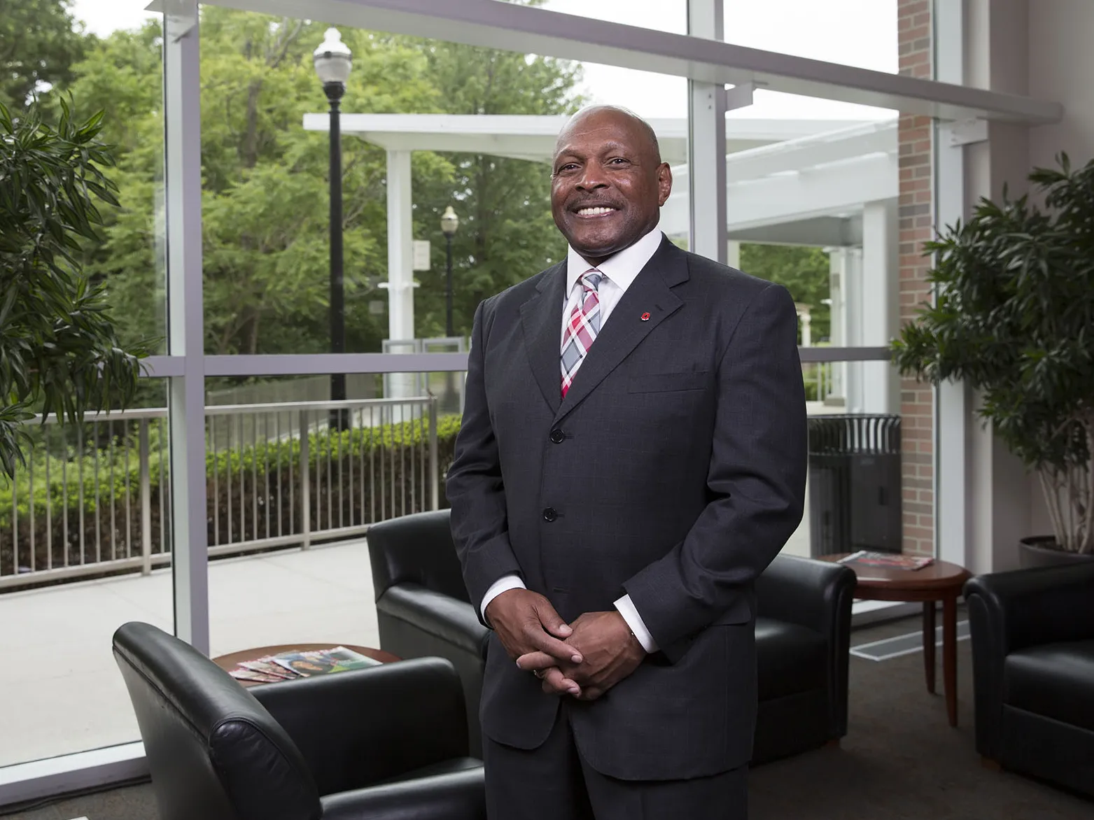 In the lobby of the Longaberger Alumni House, Archie Griffin stands straight with his hands loosely clasped in front of him. He wear a suit, a tie in Ohio State colors and a genuine smile. 