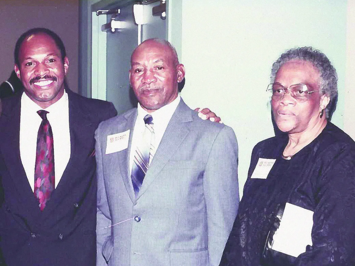 archie griffin stands shoulder to shoulder with his dad and mom