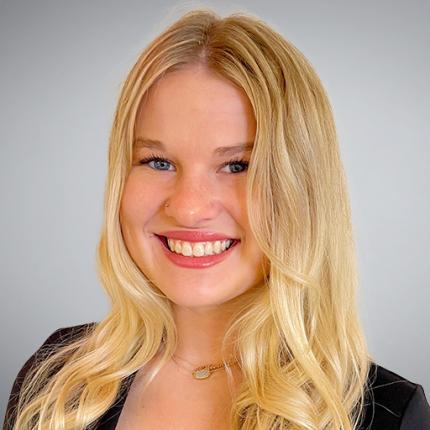 Photo portrait of author Olivia Riley